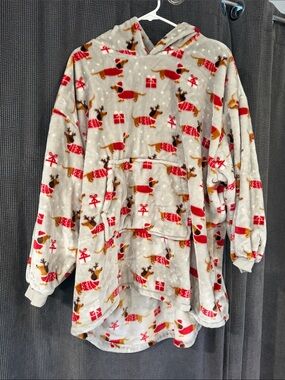 Cozy Reindeer Print Hooded Poncho - Grey & Red